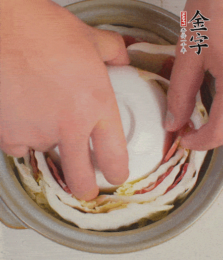 寬度剛好是鍋的高度?？垡粋€小碗更有助于幫助造型。