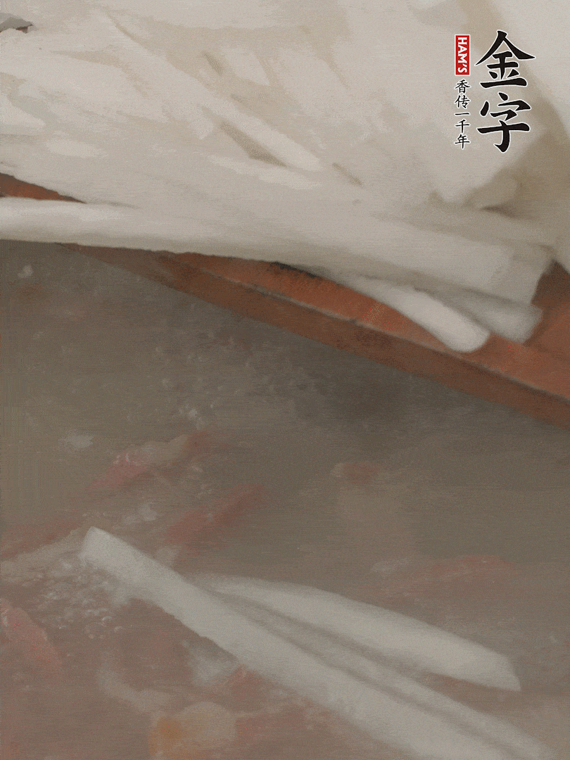 放蘿卜絲，燉5分鐘。