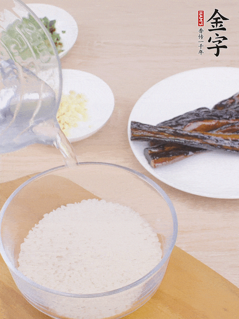 大米提前用清水浸泡1小時。
