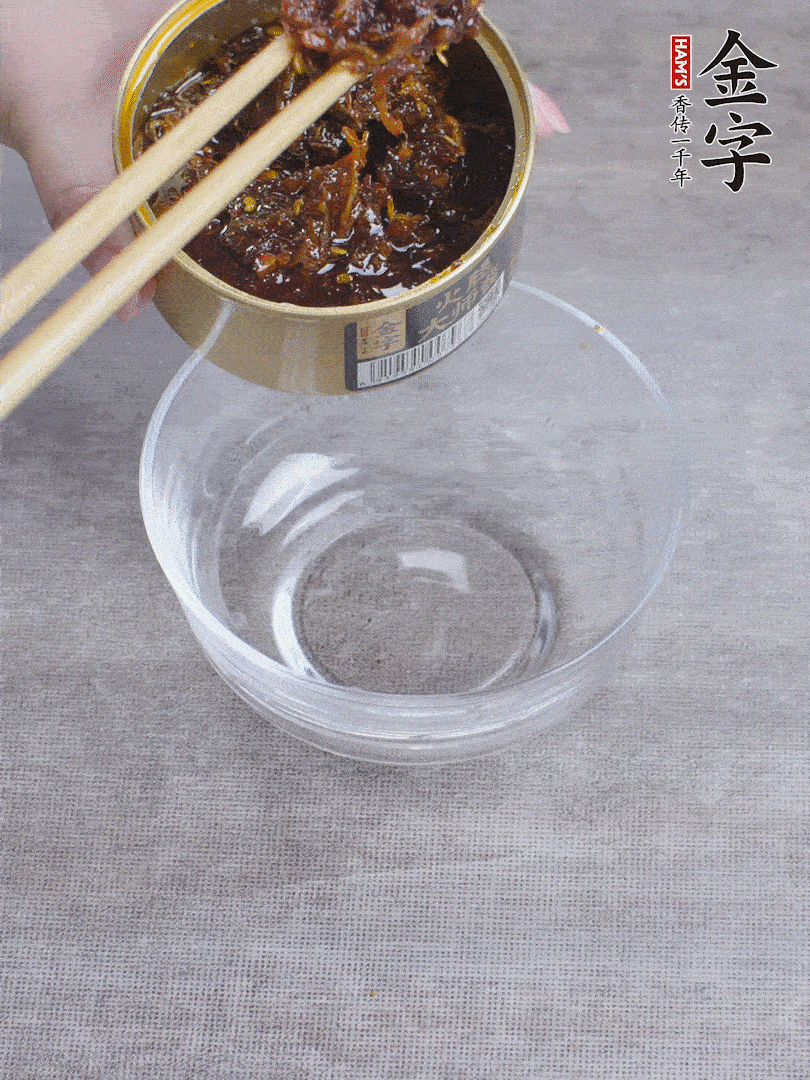金字火腿大師醬2勺、醬油1勺、白砂糖1/2勺調(diào)勻。