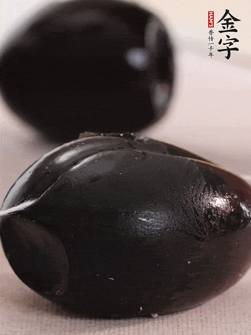 娃娃菜金針菇去跟洗凈，皮蛋改刀。