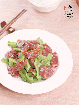 一小撮糖調(diào)味。