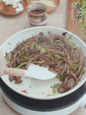 少許鹽調(diào)味。