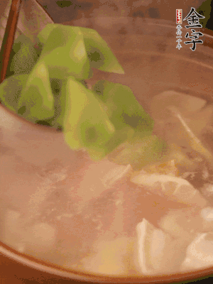 再加入焯水過(guò)的百葉結(jié)、萵筍塊燉15-20分鐘。
