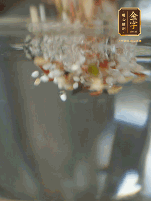 雜糧提前浸泡6小時(shí)，洗凈后下砂鍋